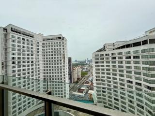 Modern 1 bedroom Silverscape - Free Parking - 2