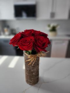 Luxury Floral Loft with Balcony Near MetLife & NYC - 5