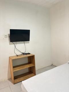 Hotel O near Bunda Thamrin Hospital formerly Airis Hotel - 1