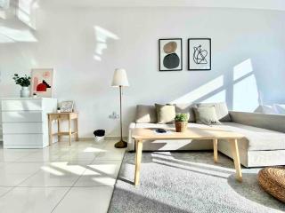 Beacon Executive Suites #Warmth #SkyPool #Georgetown #5pax #2BR 2bath #2Queen 1Single #Quality well maintained #Private host - 4