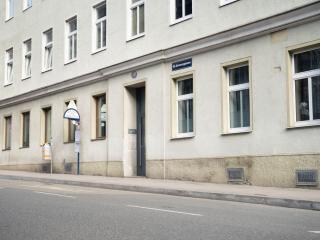 Premium Apartment for 4 near Westbahnhof & Mariahilfer Strasse - 3