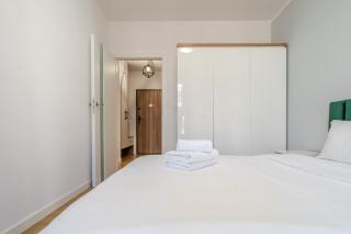 Szybowcowa Charming Apartment by BookingHost - 9