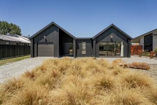 Dancing Tussock Escape - Cromwell Holiday Home - 9