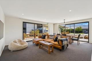 Dancing Tussock Escape - Cromwell Holiday Home - 8