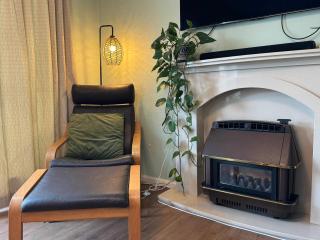 Spacious home in Sheffield sleeps 8 Free parking - 2