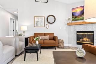 NEW! Executive Home | 1K 3Q | 3 Desks | 600+ WiFi - 3