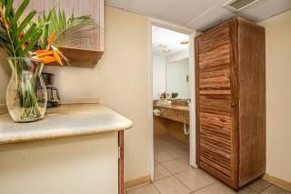 Palms Waikiki Studio with Partial Ocean Views - 8