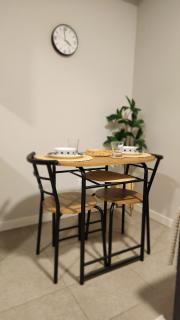 Modern & Cozy Apartment - Free Parking - 5