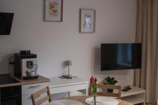 Spacious & Functional Apartment with Workspace by Noclegi Renters - 5