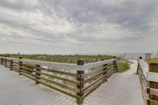 Beautiful lakefront condo with WiFi beach views & pool - 8