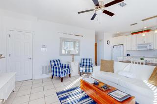 Beautiful lakefront condo with WiFi beach views & pool - 6