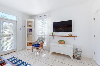 Beautiful lakefront condo with WiFi beach views & pool - 5