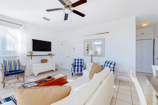 Beautiful lakefront condo with WiFi beach views & pool - 3