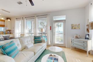 Lakefront condo with WiFi water&beach views pool - 0