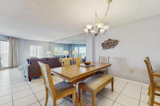 Gulf and beachfront condo with marvelous views shared pool and hot tub - 2