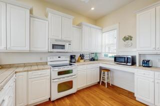 3-Bedroom Home Located in Destin Pointe Near shops and dining - 2