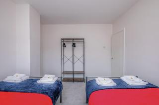 Balby House - Modern 4BR Home - Sleeps 9 - Free Parking & Private Garden - 7