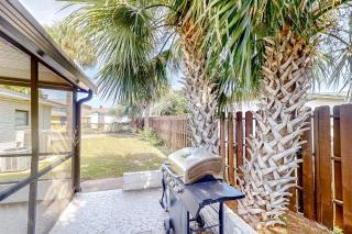 Dog-friendly home steps to beach with 2 kitchens dressing room & game room - 2