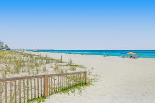 Dog-friendly home steps to beach with 2 kitchens dressing room & game room - 7