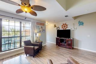 Cozy condo with pools tennis gym mini golf beach access & balcony - 4