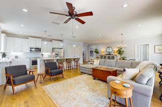 Contemporary dog-friendly retreat with pool & patio - near shops & attractions - 7