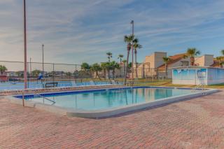 Bright condo in gated community with pool hot tub & tennis - 7