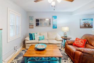 Bright & beachy retreat with four pools hot tubs fitness room & sports courts - 9