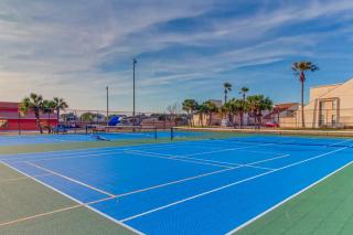 Two-story townhouse with patio pools hot tub grills & gym - 6