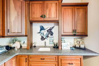 Dog-friendly beach home with expansive deck amazing views & outdoor shower - 3