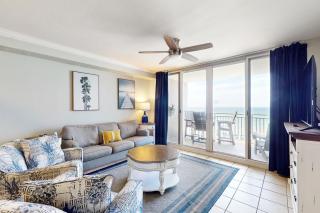 Beachfront Condo with gorgeous views shared pool & beach access - 0