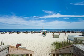 Beachfront Condo with gorgeous views shared pool & beach access - 5