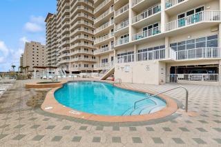 Beachfront Condo with amazing views shared pool and beach access - 9