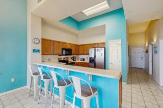 Beachfront Condo with amazing views shared pool and beach access - 4
