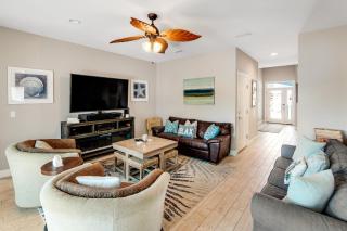 Stunning Beach Retreat with Shared Pool Beach Access Large Balcony & Gas Grill - 6