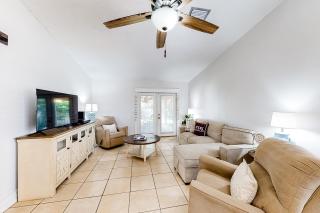 Contemporary beach house within walking distance to beach & central AC & WiFi - 5