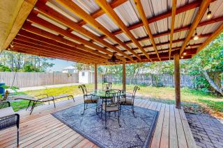 Contemporary beach house within walking distance to beach & central AC & WiFi - 6