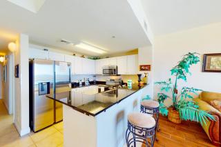 Lovely beachfront condo with Gulf views pool & gym - steps to Pier Park - 6