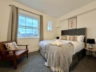 Luxury 2BR Penthouse in Cheltenham Free Parking - 5
