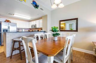 Renovated beachfront condo with balcony & pool - 4