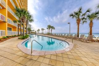 Open & spacious condo in beachfront complex with pool gym elevator & fast WiFi - 6
