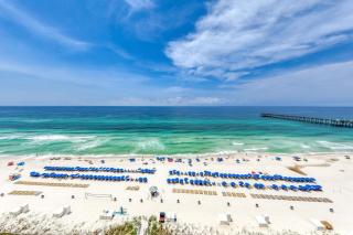 Open & spacious condo in beachfront complex with pool gym elevator & fast WiFi - 6