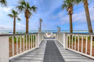Open & spacious condo in beachfront complex with pool gym elevator & fast WiFi - 4