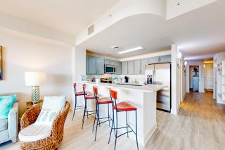 Ocean-view 10th-floor condo with balcony heated outdoor pool hot tub gym W&D - 2