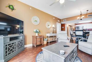 Charming Gulf-front condo with pools gym & beach access - near restaurants - 1