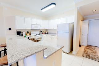 14th-floor oceanfront condo with ocean view pool & hot tub access WiFi & W&D - 5