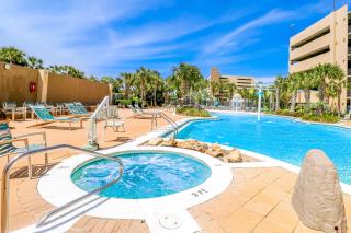 Light-filled beachfront condo with shared pool hot tub & beach access - 6