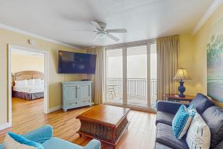 Roomy retreat on the water with private balcony shared pool & beach access - 5