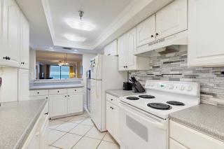 Beachfront condo shared pool large balcony and beach access - 2