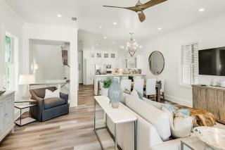 Spacious Gulf-front getaway with beach access balcony views a pool & more - 5