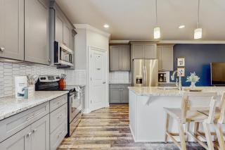 Spacious home with private pool patio & close to beach - 3